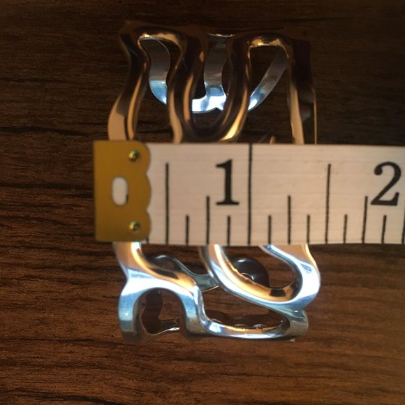 Pebbled Silver Cuff - Picture 12 of 13